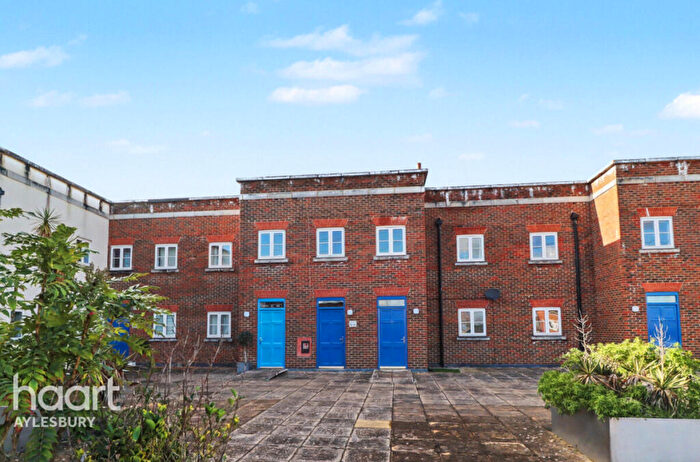 2 Bedroom Apartment For Sale In Wedgewood Street, Aylesbury, HP19