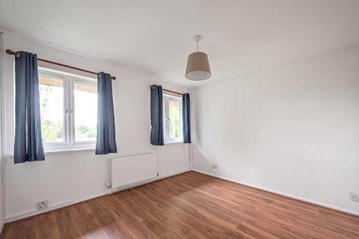 1 Bedroom Flat To Rent In Bells Hill, High Barnet, Barnet, EN5