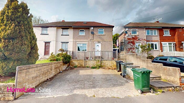 3 Bedroom Semi-Detached House To Rent In Ashbourne Haven, Bradford, BD2