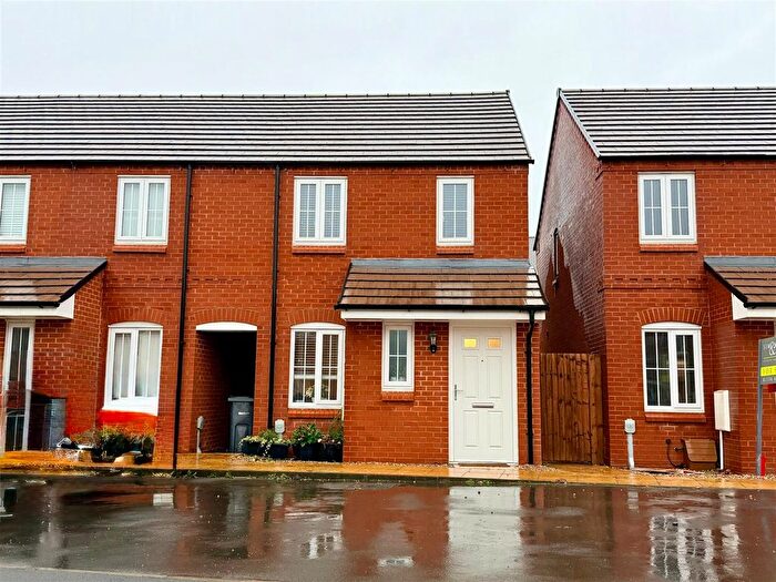 2 Bedroom Town House For Sale In Otter Street, Rothwell, Kettering, NN14