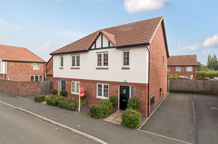 3 Bedroom Semi-detached House For Sale In Badger Vale, Wollaton, Nottinghamshire, NG8