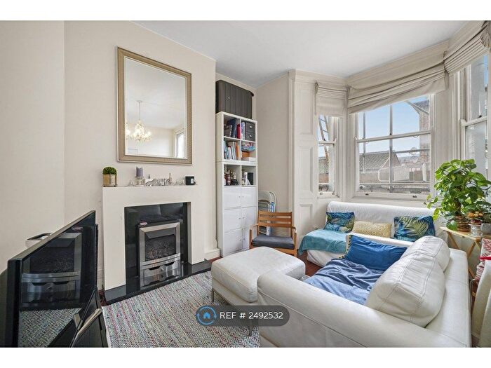 1 Bedroom Flat To Rent In Cornwall Crescent, London, W11