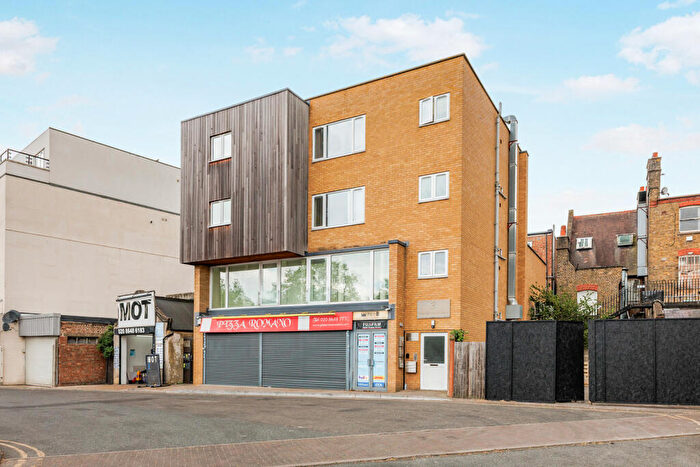 3 Bedroom Flat To Rent In London Road, Mitcham, CR4