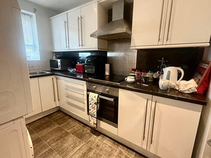2 Bedroom Property To Rent In Howden Way, Wakefield, WF1