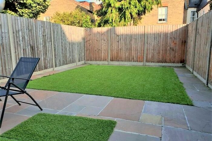 4 Bedroom Flat To Rent In Nimrod Road, Streatham, SW16