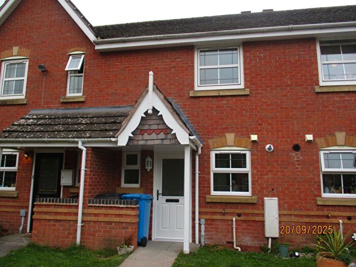2 Bedroom Town House To Rent In Penkside, Coven, WV9