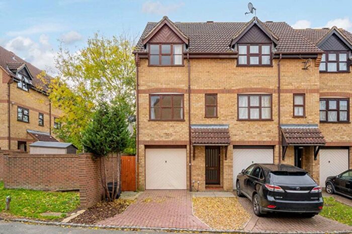 3 Bedroom House To Rent In Adelina Mews, Balham, SW12