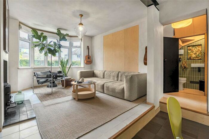 Semi-Detached House To Rent In Short Let: -bedroom, Semi-detached Home With Office Space, Near Oxford, OX2