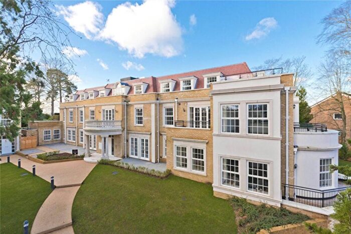 2 Bedroom Flat To Rent In Ridgewood, Weybridge, KT13