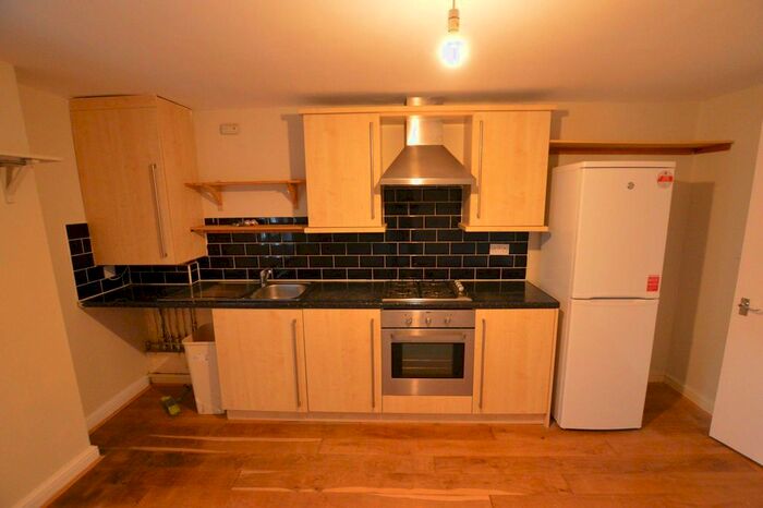 2 Bedroom Flat To Rent In Vestry Road, Walthamstow, E17