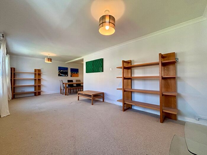 2 Bedroom Flat To Rent In Westpoint, Bromley, BR2