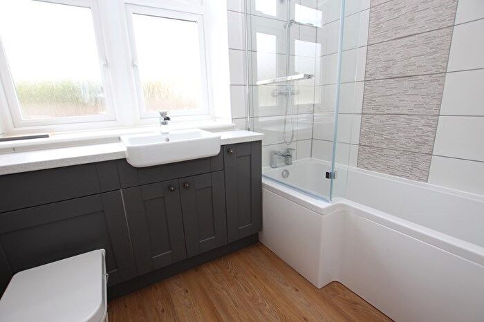2 Bedroom Flat For Sale In Estuary Lodge, Eastern Esplanade, Thorpe Bay, SS1