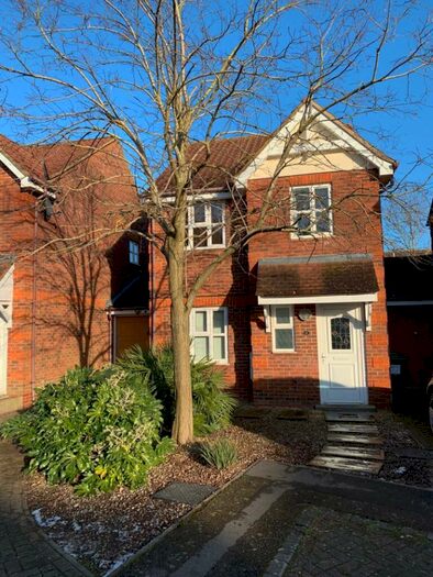 3 Bedroom House To Rent In Martell Close, Caldecotte, Milton Keynes, MK7