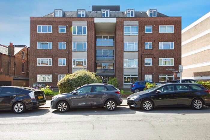 1 Bedroom Flat For Sale In Torrington Park, London, N12