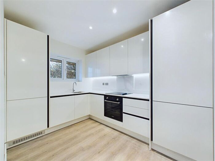 2 Bedroom Flat To Rent In Beechwood Grove, London, W3
