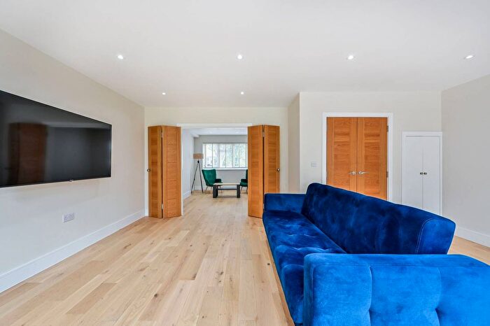 5 Bedroom Property To Rent In Meadow Hill, New Malden, KT3