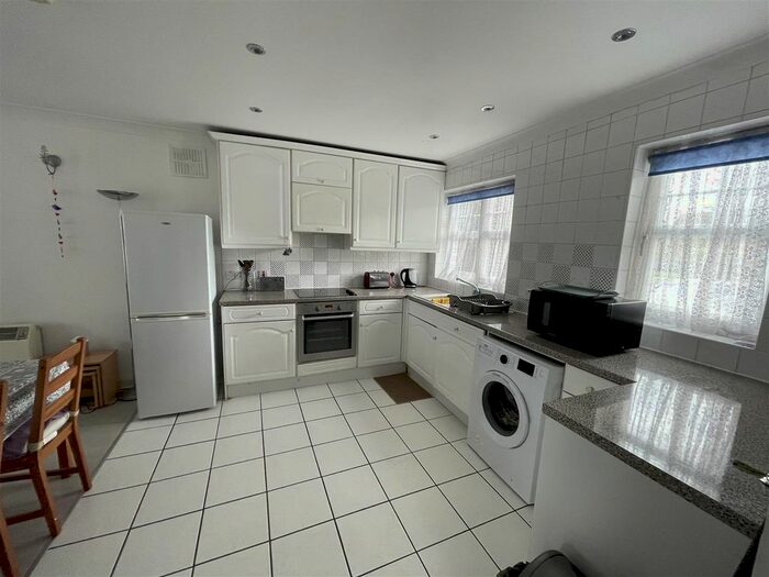 1 Bedroom End Of Terrace House To Rent In Gladstone Gardens, Hounslow, TW3