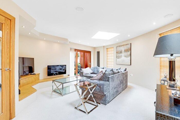 3 Bedroom Apartment To Rent In Castle Boulevard, Nottingham, Nottinghamshire, NG7