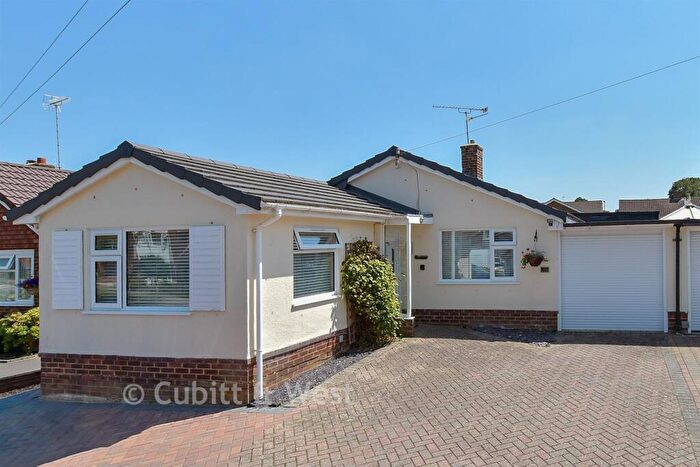 3 Bedroom Bungalow For Sale In Farhalls Crescent, Horsham, West Sussex, RH12