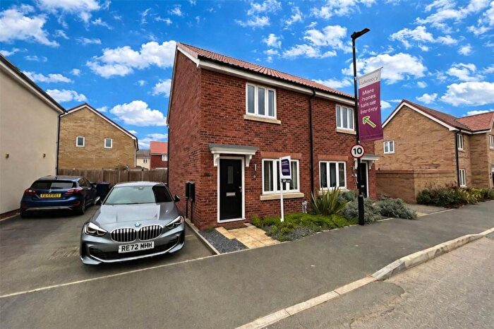 2 Bedroom Semi Detached House For Sale In Lingfield Park, Bourne, Lincolnshire, PE10