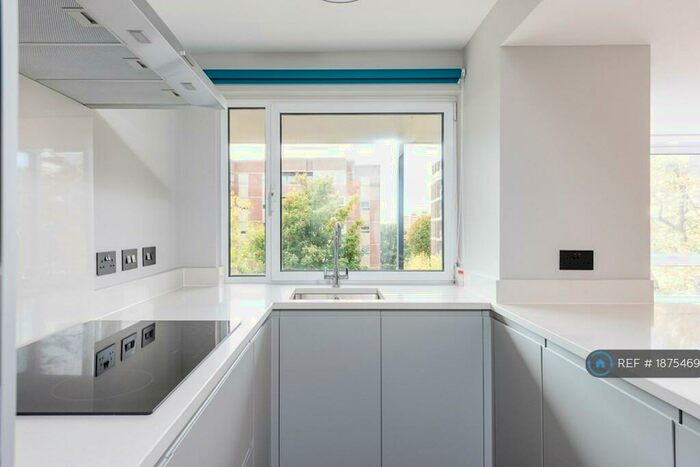 2 Bedroom Flat To Rent In The Drive, Hove, BN3