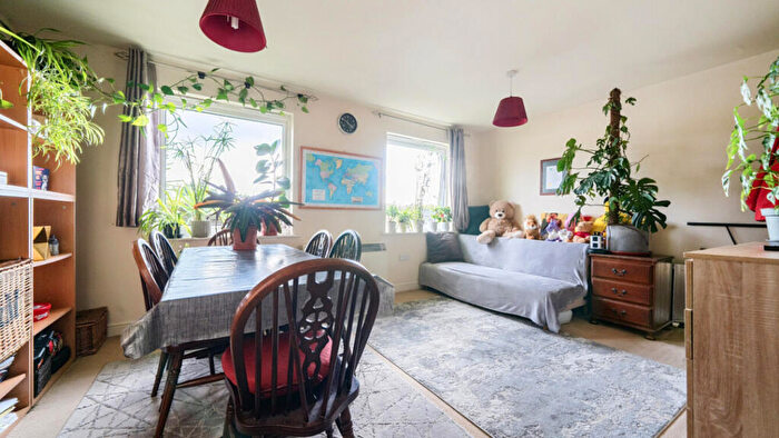 1 Bedroom Flat For Sale In Ash Court, Cline Road, London, N11
