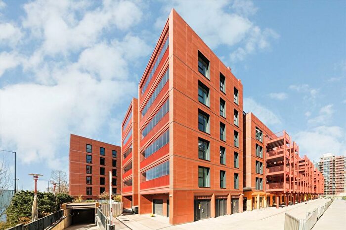 2 Bedroom Flat To Rent In Civic Avenue, Hammersmith, W6