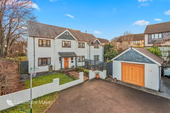 4 Bedroom Detached House For Sale In Kellett Close, Ashburton, Newton Abbot, TQ13