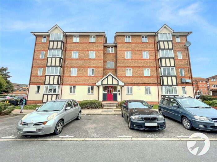 2 Bedroom Flat To Rent In Chandlers Drive, Erith, DA8