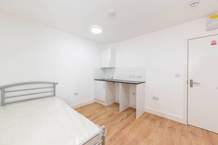 Studio To Rent In Freeland Road, Ealing, London, W5
