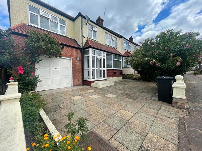 4 Bedroom End Of Terrace House To Rent In Carlisle Gardens, Ilford, IG1