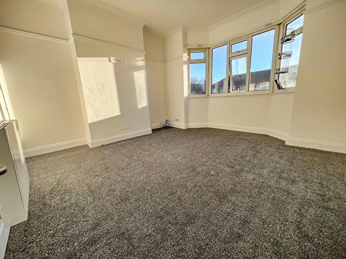 3 Bedroom Apartment To Rent In Kenton Road, Harrow, HA3
