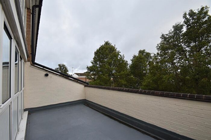 2 Bedroom Maisonette For Sale In Bermuda Road, Cambridge, CB4