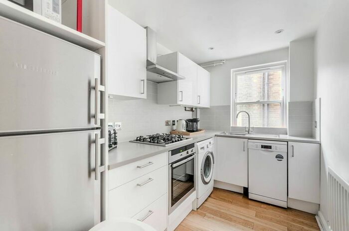 2 Bedroom Flat To Rent In Knaresborough Place, Earls Court, London, SW5