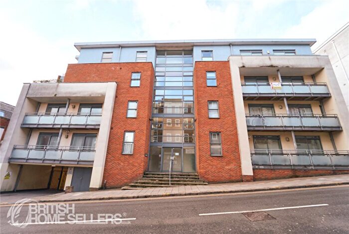 2 Bedroom Apartment For Sale In Corporation Street, High Wycombe, Buckinghamshire, HP13