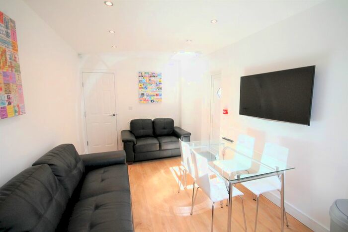 8 Bedroom Terraced House To Rent In Mabfield Road, Fallowfield, Manchester, M14