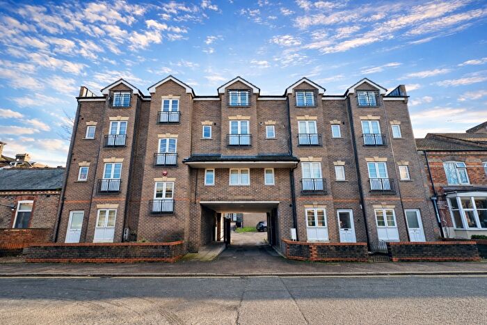 1 Bedroom Ground Maisonette To Rent In Kingswood Court, Grove Road, Luton, Bedfordshire, LU1
