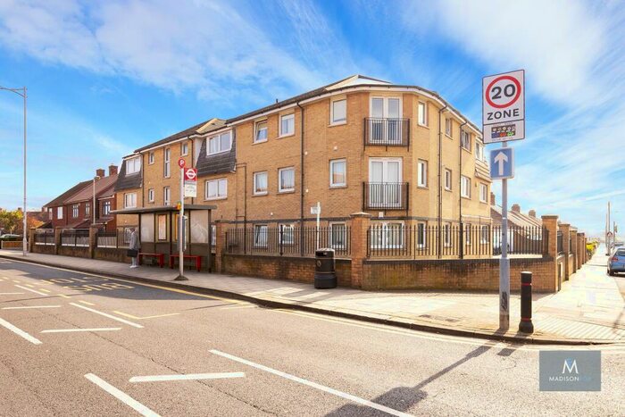 2 Bedroom Apartment To Rent In New North Road, Ilford, IG6