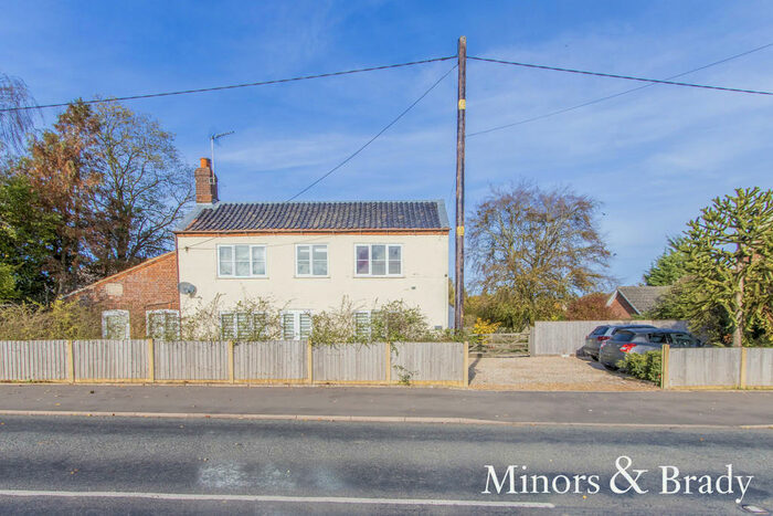 4 Bedroom Detached House For Sale In Dereham Road, Wendling, NR19