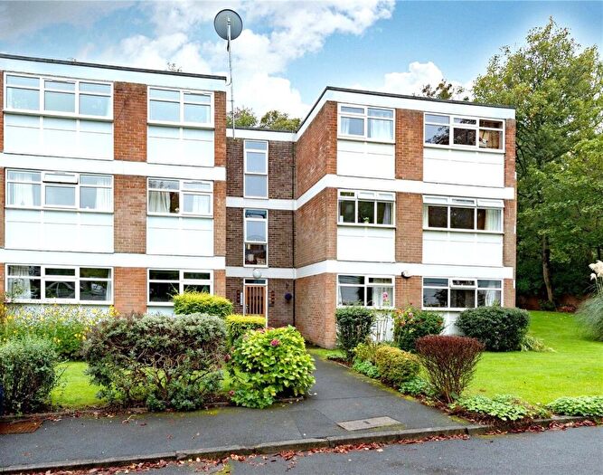 3 Bedroom Apartment For Sale In Newton Court, Leeds, West Yorkshire, LS8