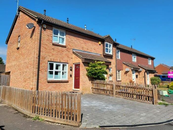 3 Bedroom House To Rent In Pemberton Gardens, Calcot, Reading, RG31