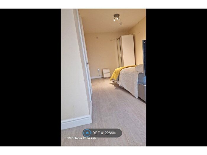 Studio To Rent In Southend Lane, London, SE6