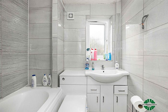 2 Bedroom Flat To Rent In Ellingham Road, London, E15