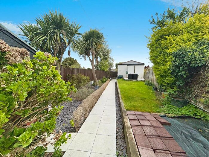 2 Bedroom Detached Bungalow For Sale In Priory Road, Southampton, SO17