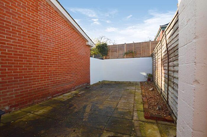 1 Bedroom Flat To Rent In Meadow Road, Salisbury, SP2