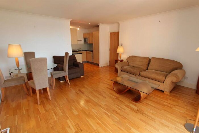 2 Bedroom Flat To Rent In Merchants Quay, East Street, LS9