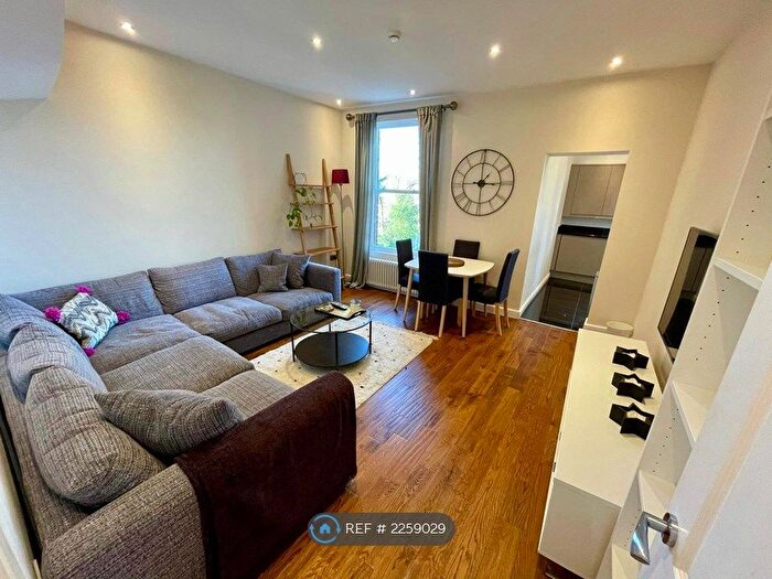 3 Bedroom Flat To Rent In Range Road, Manchester, M16