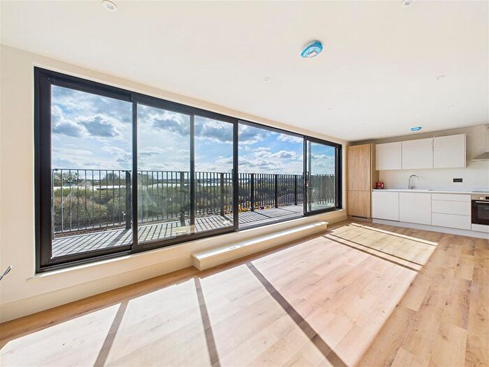 2 Bedroom Flat To Rent In Hoffmanns Way, Chelmsford, CM1