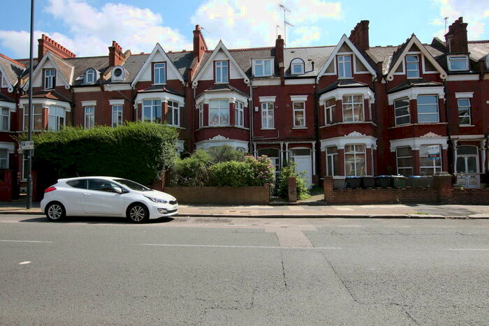 2 Bedroom Flat To Rent In Chichele Road, Willesden, London, NW2