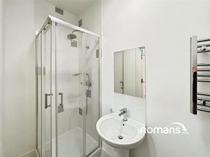 1 Bedroom Flat To Rent In Castle Street, High Wycombe, Buckinghamshire, HP13